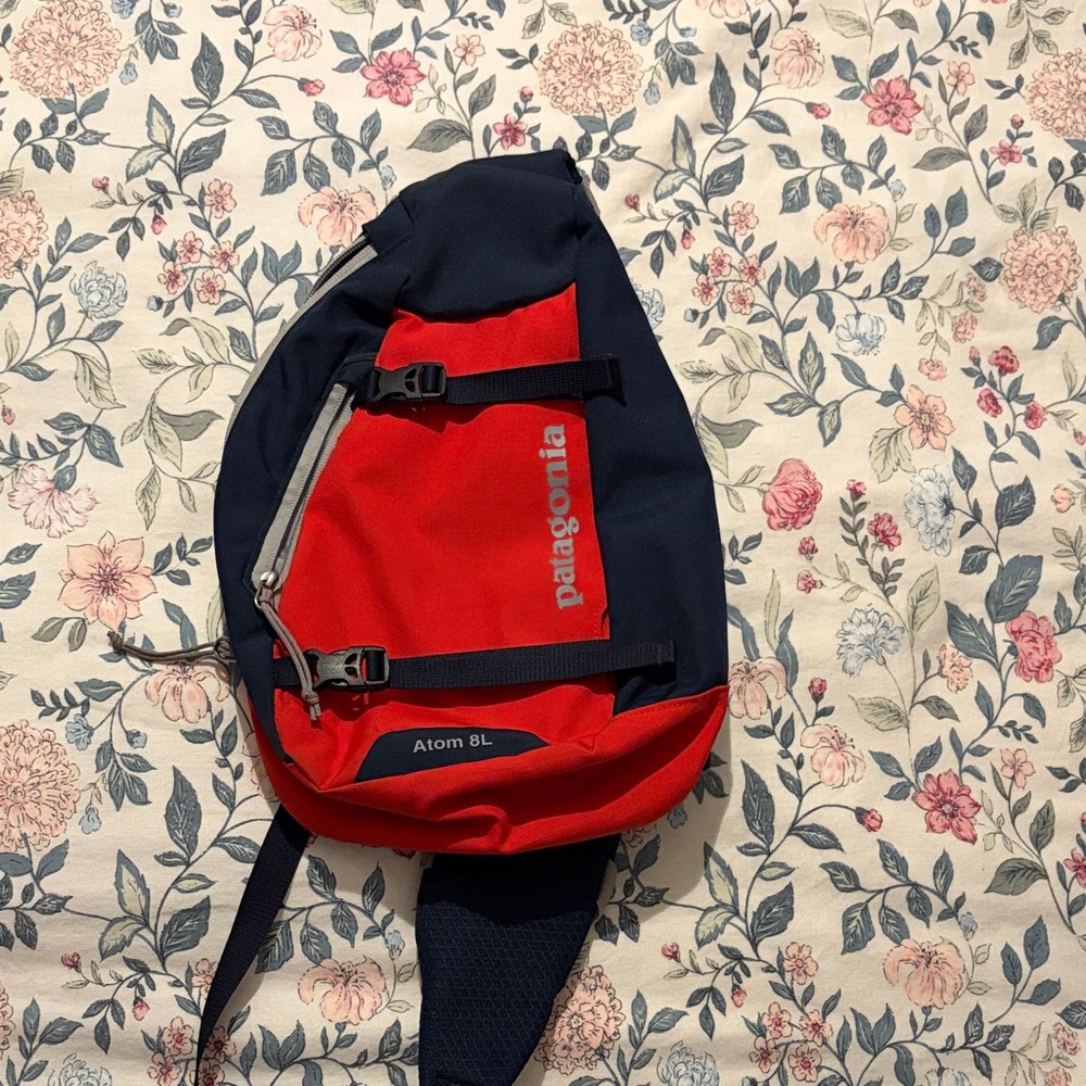 Patagonia Atom 8L Belt Bag - Red and Navy Blue